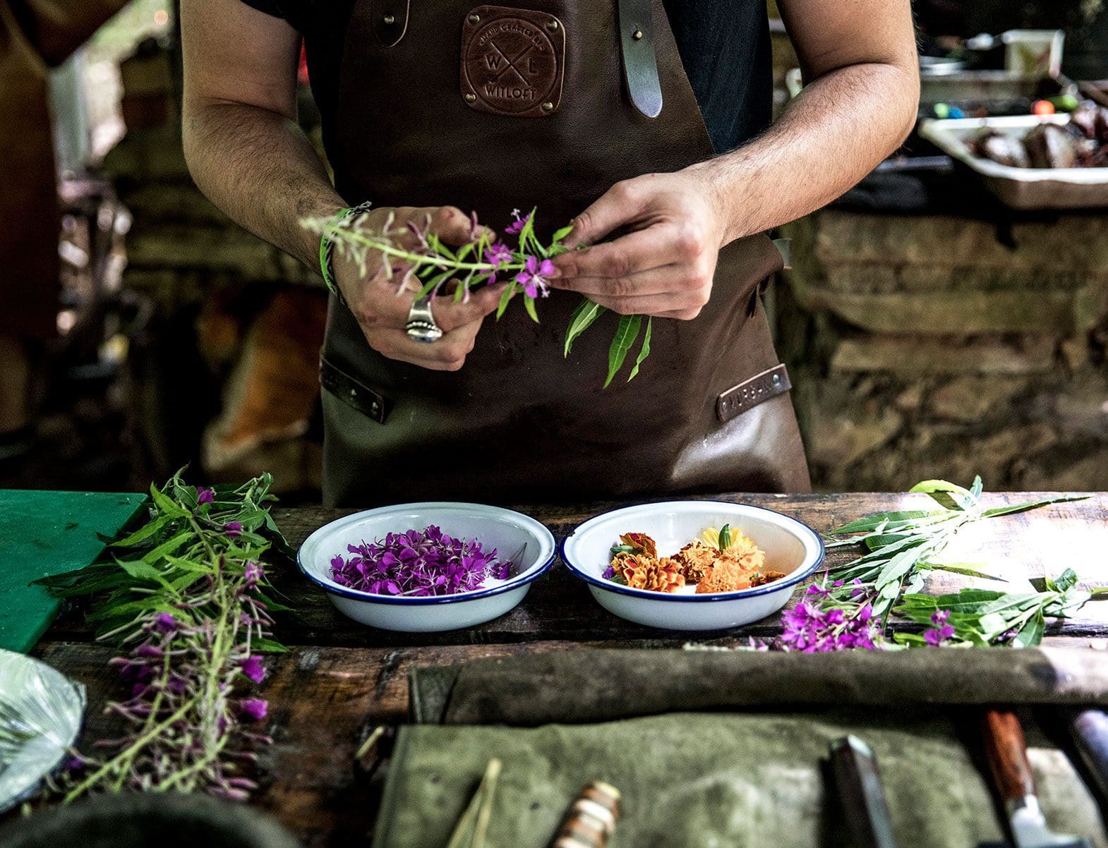 Leðursvunta WITLOFT Dökkbrún