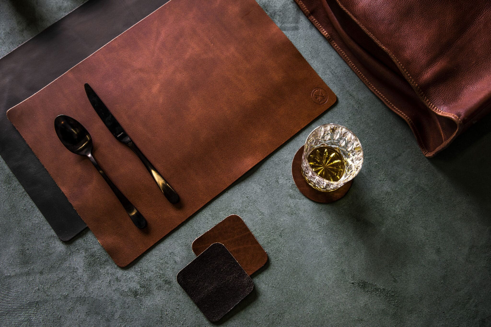 Leður diskamotta – cognac